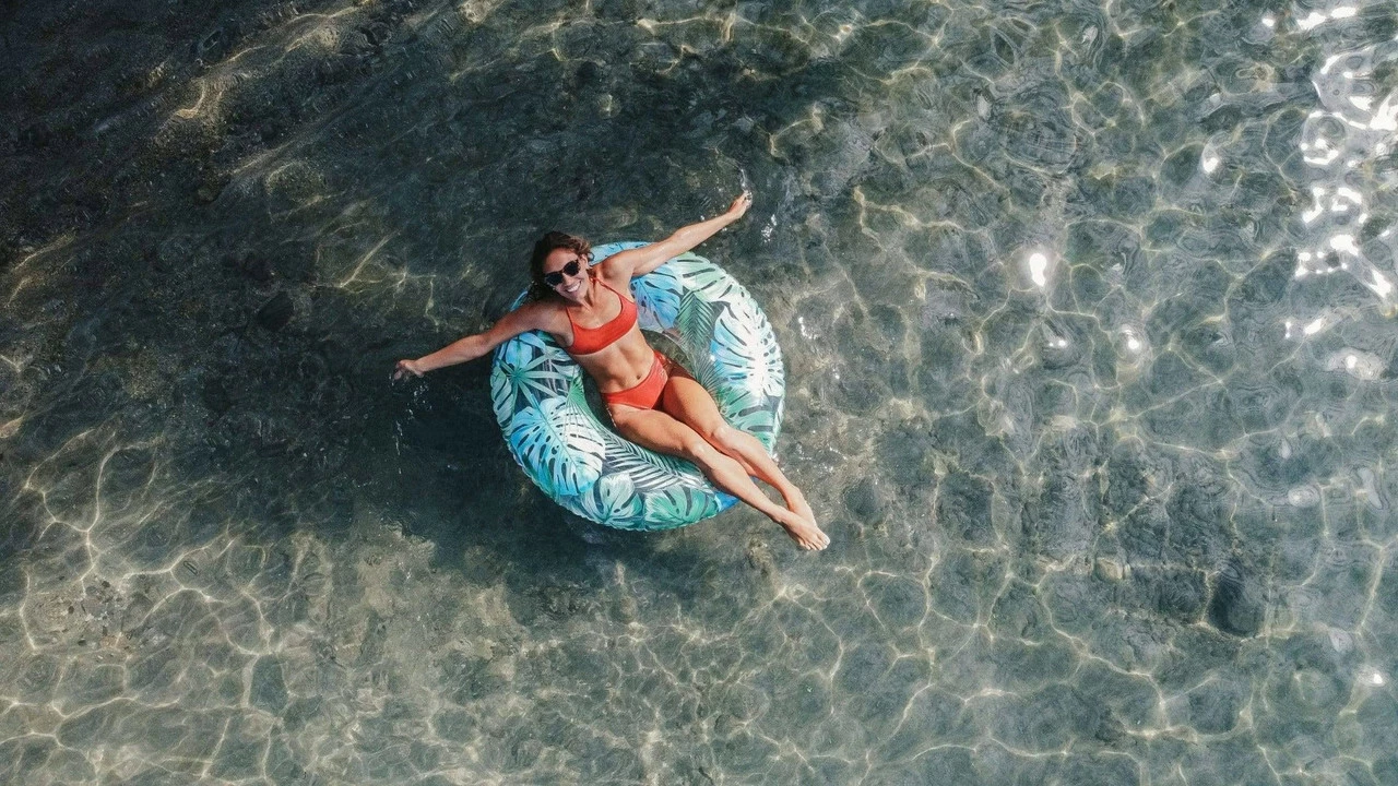 Pool Candy PoolCandy 48 Inch Jumbo Pool Tube With Palm Print 4 Pool Candy PoolCandy 48 Inch Jumbo Pool Tube With Palm Print - Image 4